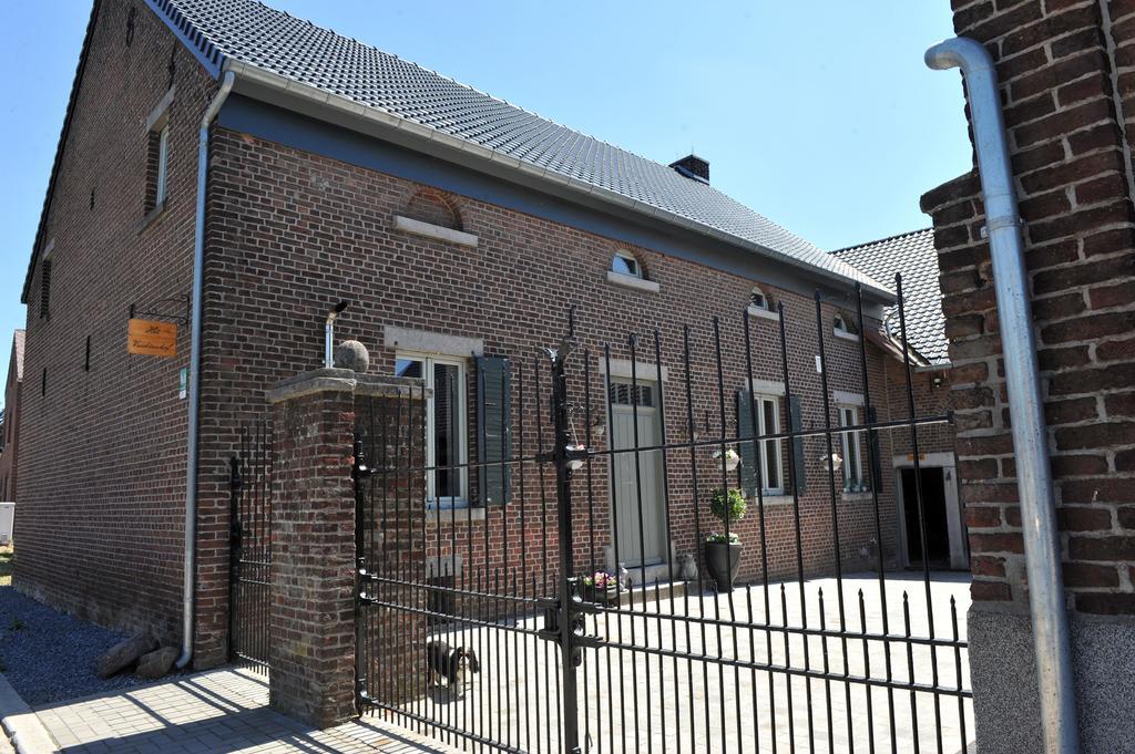 B&B Het Vuchterhof Maasmechelen Exterior photo